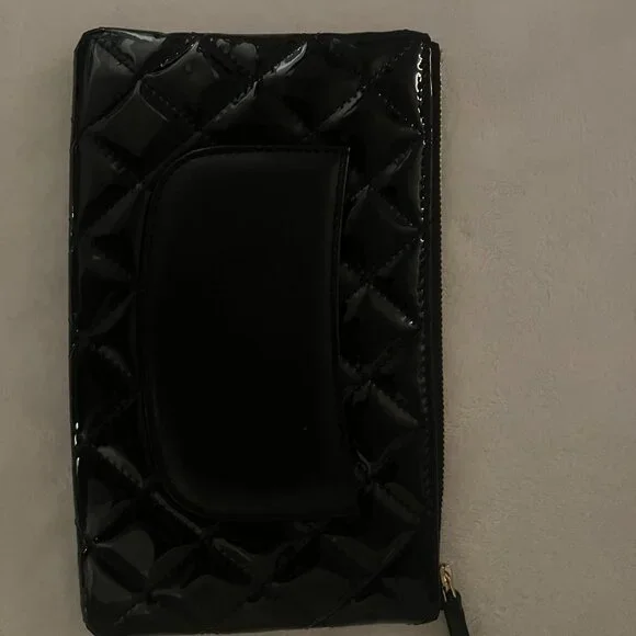 Chanel Zipped Pouch Shiny Calfskin Black - Picture 2 of 2